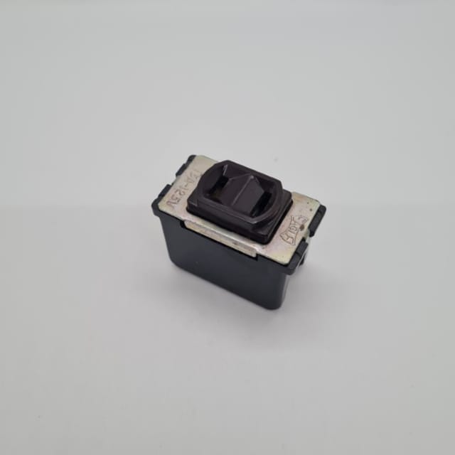 Compra TOMACORRIENTE INTERCAMBIABLE PLACA CAFE 15A 125V