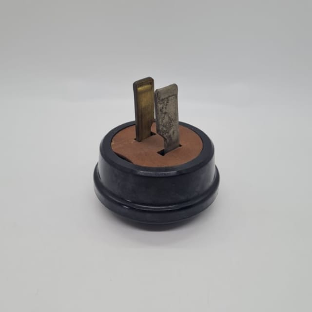 Compra ESPIGA 30A 250V