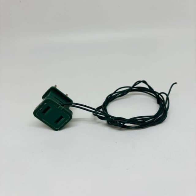 Compra ESPIGA VERDE CON TOMACORRIENTE Y CABLE PARA SERIE