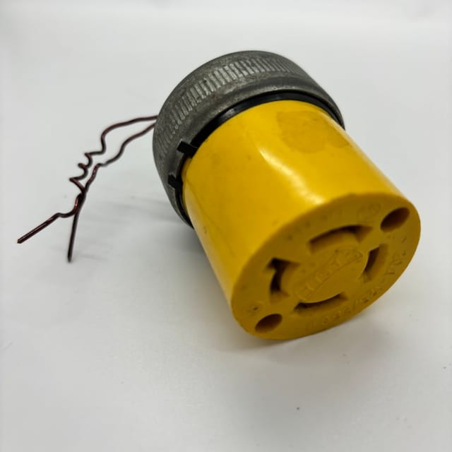 Compra TOMACORRIENTE SEGURIDAD PENDULO 4 LINEAS 3 POLOS 20A 125/250V
