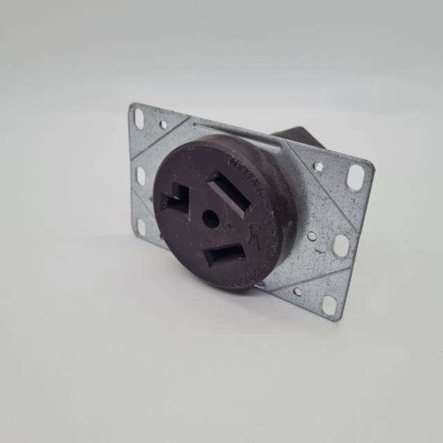 Compra TOMACORRIENTE 30A 3 LINEAS 3 POLOS 125/250V PLACA 38B