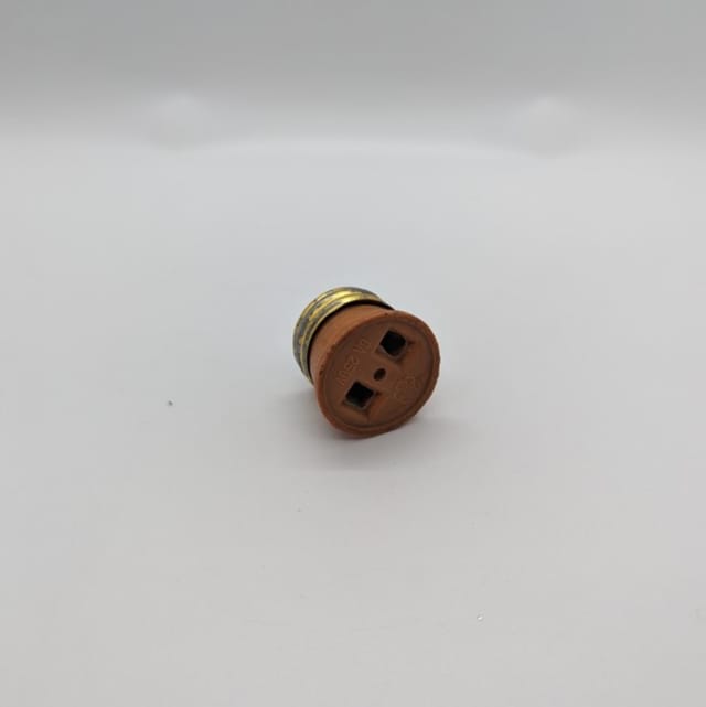 Compra ADAPTADOR DE SOCKET A TOMACORRIENTE E-27 6A 250V