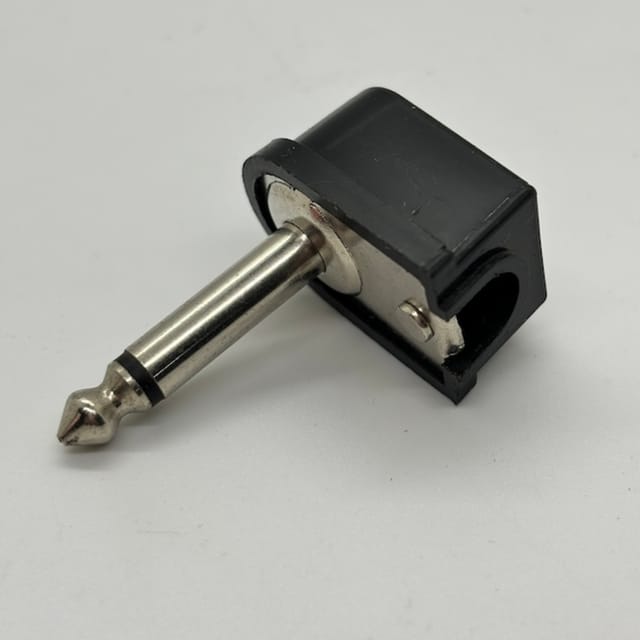 Compra PLUG 1/4" MONO ESCUADRA MP-127L