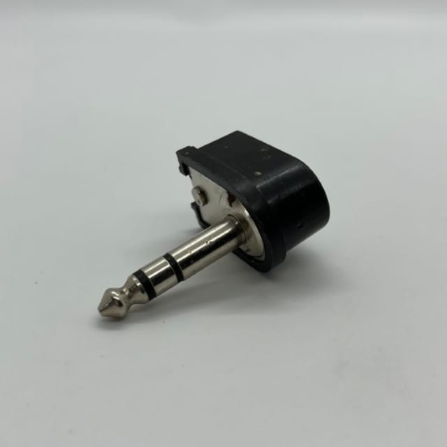 Compra PLUG 1/4" STEREO ESCUADRA MP-128L