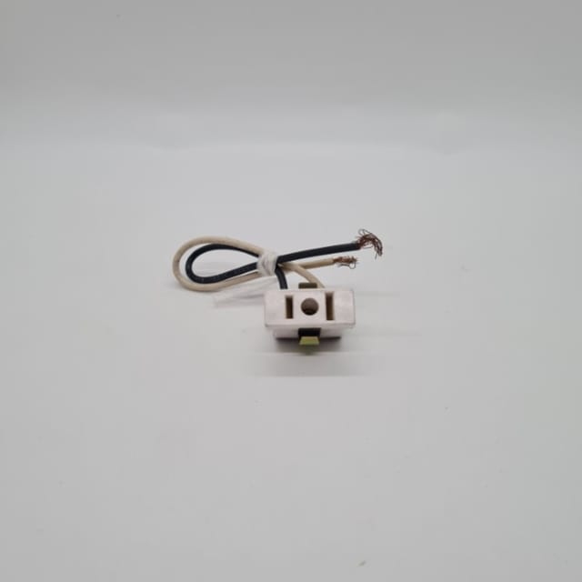 Compra TOMACORRIENTE (SNAP-IN) PEQUEÑO BLANCO CON ALAMBRE 6" (PARA PLAFON BAÑO)