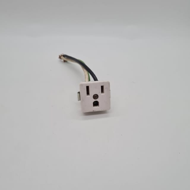 Compra TOMACORRIENTE (SNAP-IN) CON TIERRA BLANCO 15A 125V (con alambre 6")