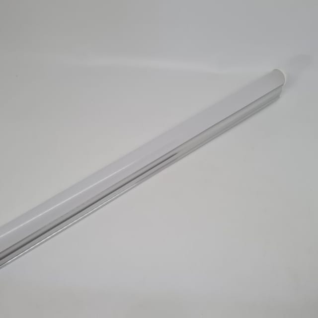 Compra LAMPARA LED LISTON 36” 15W 6500K CON DIFUSOR BLANCO T5 100-277V