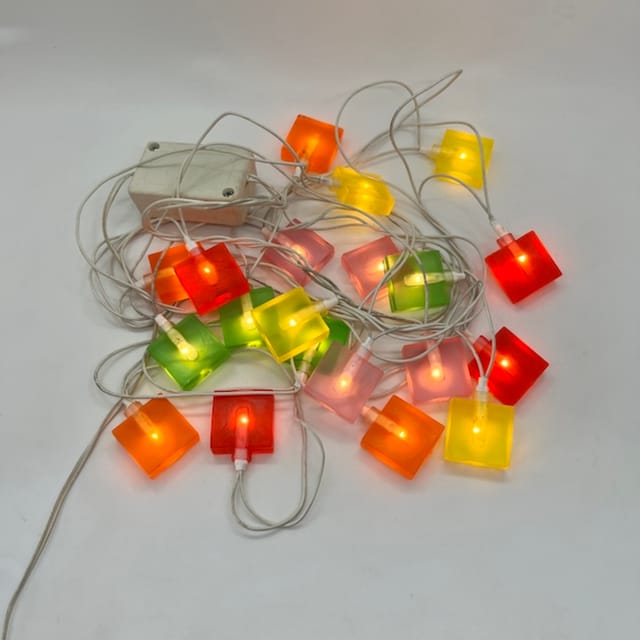 Compra SERIE HULE CUADRITOS MULTICOLOR 20 LUCES CON CONTROL