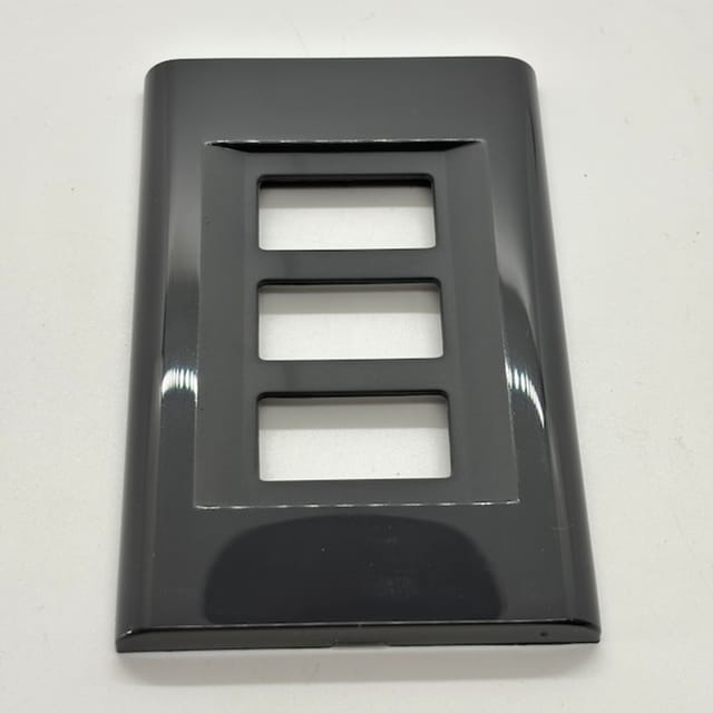 Compra PLACA "CLICK" GRIS OBSCURO 3 APARATOS 2583/GS (SIN MARCO)
