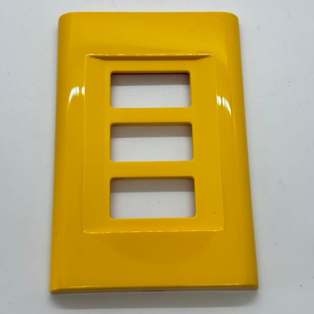Compra PLACA "CLICK" AMARILLA 3 APARATOS 2583/G (SIN MARCO)