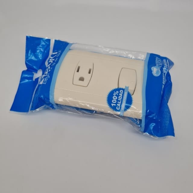 Compra TOMACORRIENTE+SWITCH CON PLACA CON TIERRA TIPO DOMINO AVANT