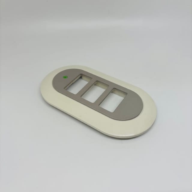 Compra PLACA PLASTICA GRIS 3 APARATOS TIPO MAGIC MSC-013G