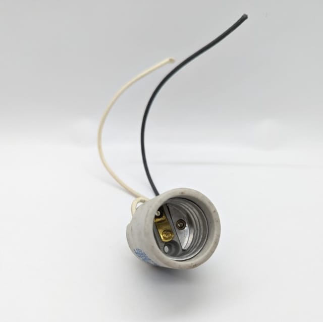 Compra SOCKET CON ESCUADRA (OREJA) PORCELANA