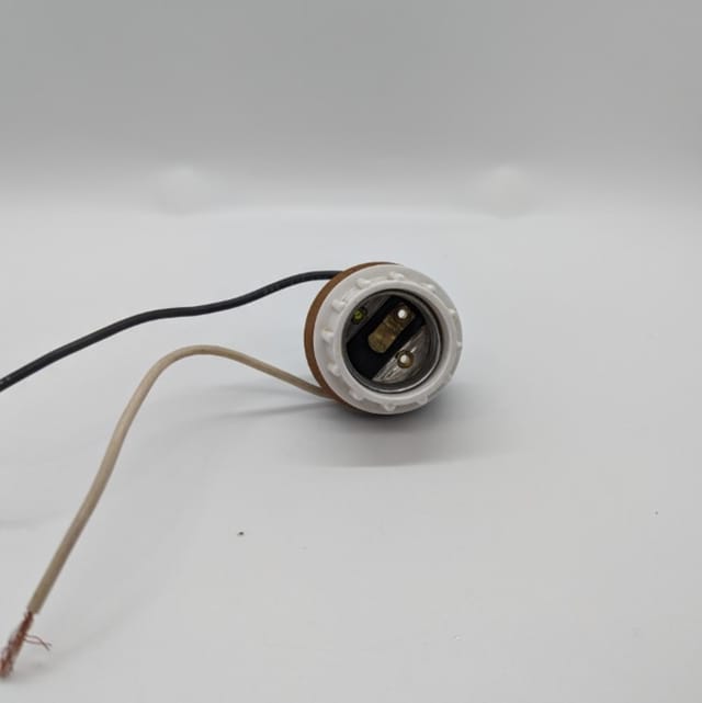 Compra SOCKET ROTULO BAQUELITA CON ALAMBRE 6", ANILLO BLANCO
