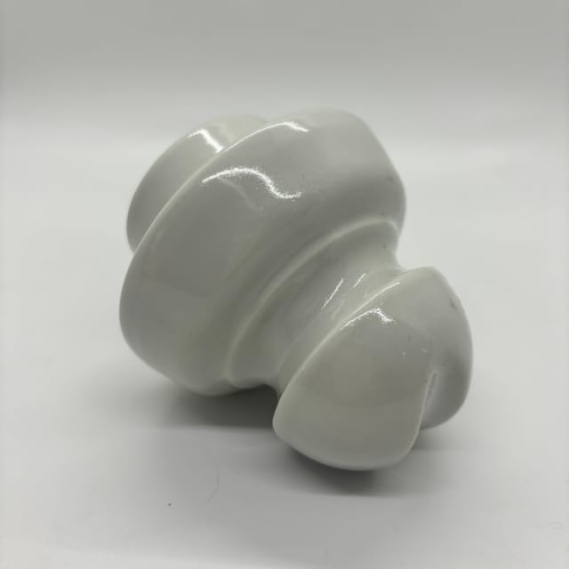 Compra AISLADOR N-80 PORCELANA 3 1/8"